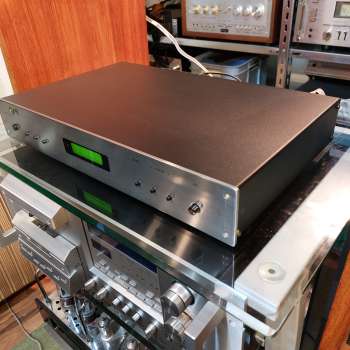 Preview: AVM Tuner Competition Front Alu gebürstet digital mit Kabel Eingang